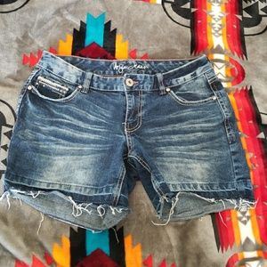 Ariyah Cutoff Jean Shorts
